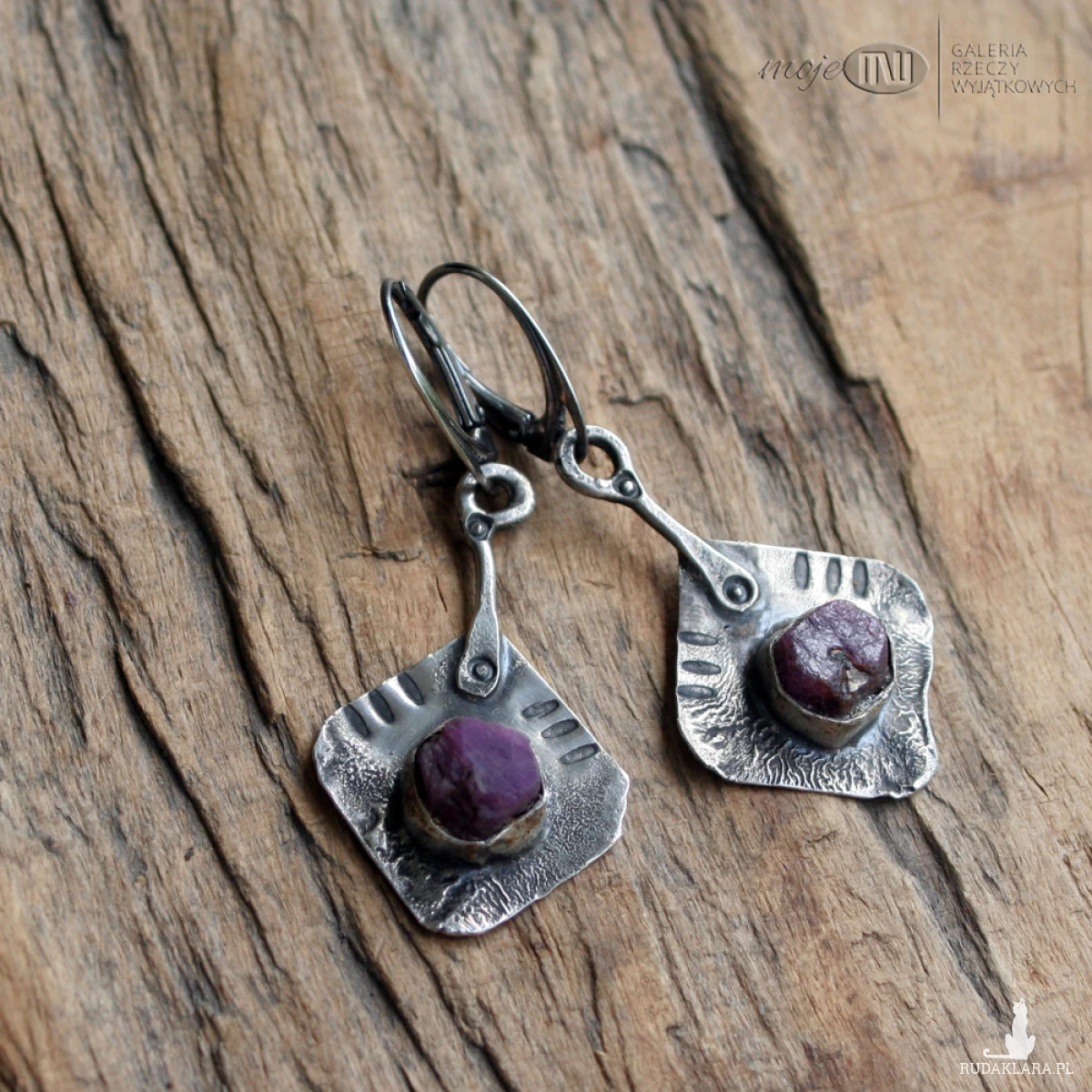 Surowy rubin w srebrze